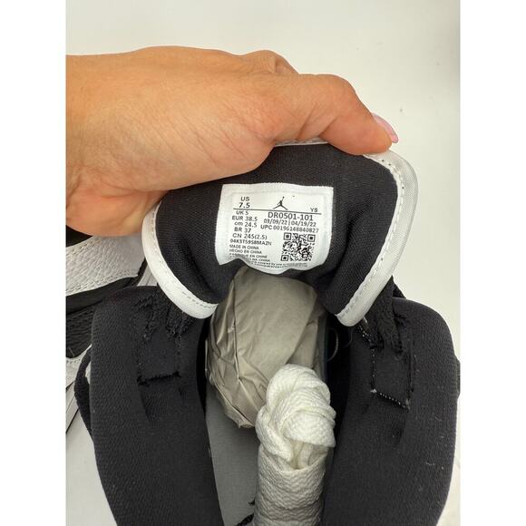 NIB Nike Women's Air Jordan 1 Mid SE Homage Split Black White - Picture 7 of 9